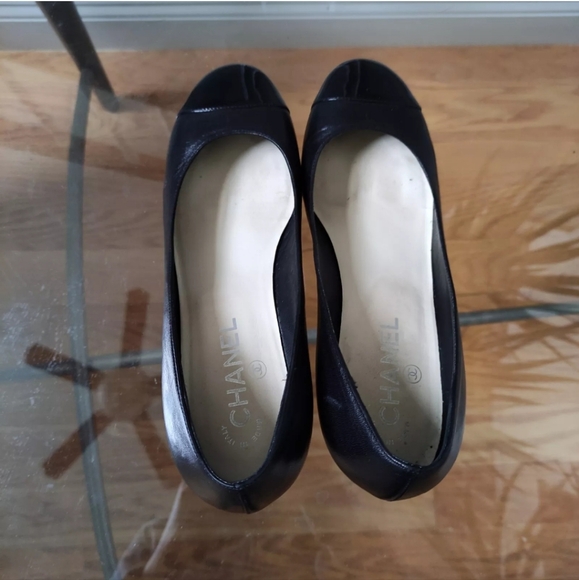 Chanel Interlocking CC Logo Patent Leather Cap Toe Wedge Pumps 38 black - Picture 5 of 16